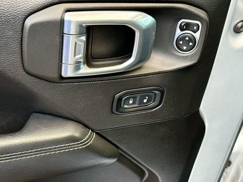 Used 2022 Jeep Wrangler Unlimited Sahara w/ Cold Weather Group image 19