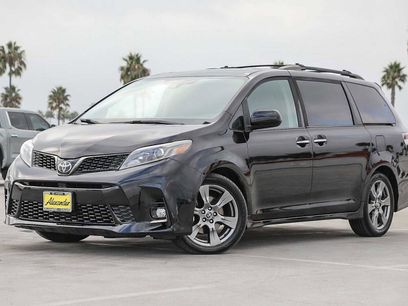 Certified 2019 Toyota Sienna SE Premium