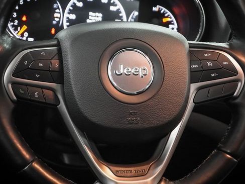 Used 2021 Jeep Grand Cherokee Laredo X image 19