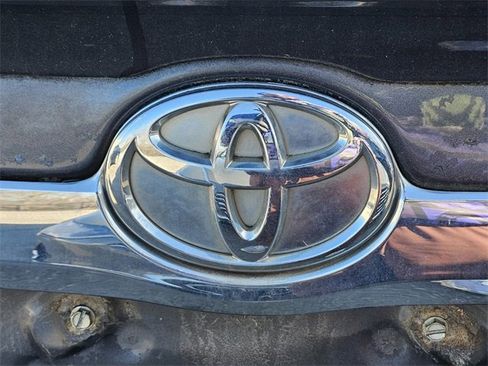 Used 2011 Toyota Camry LE image 18