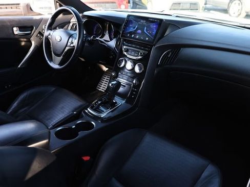 Used 2013 Hyundai Genesis 3.8 image 18