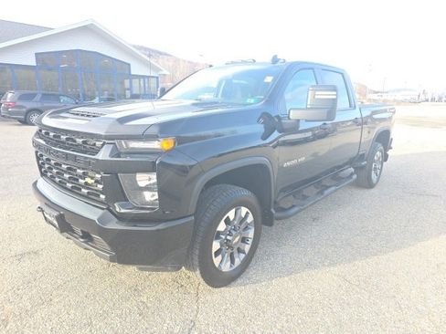 Used 2023 Chevrolet Silverado 2500 Custom w/ Custom Value Package image 3