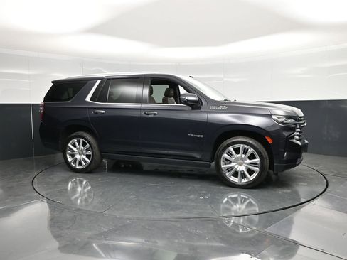 Used 2022 Chevrolet Tahoe High Country w/ Premium Package 2 AWD/4WD image 3