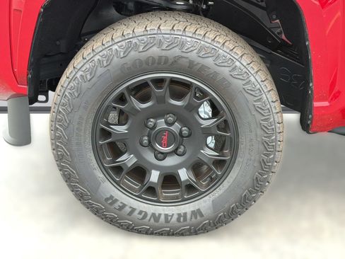 Used 2026 Toyota Tacoma SR5 AWD/4WD image 13