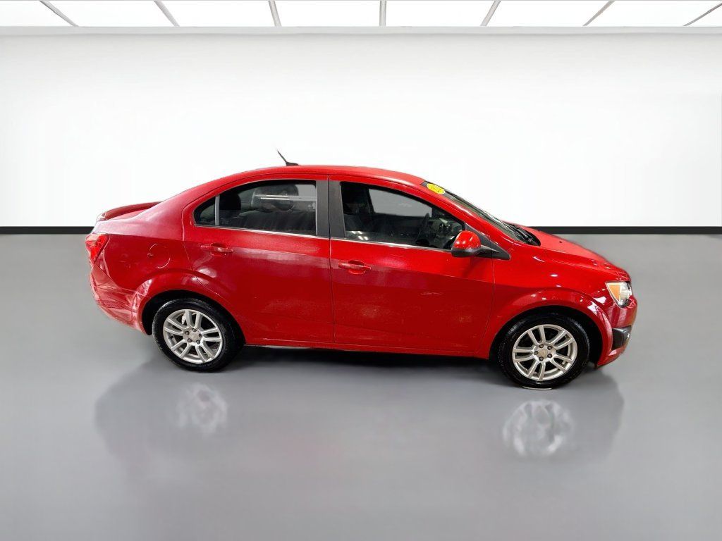Used 2013 Chevrolet Sonic LT w/ Wheels and Fog Lamp Package FWD image 4