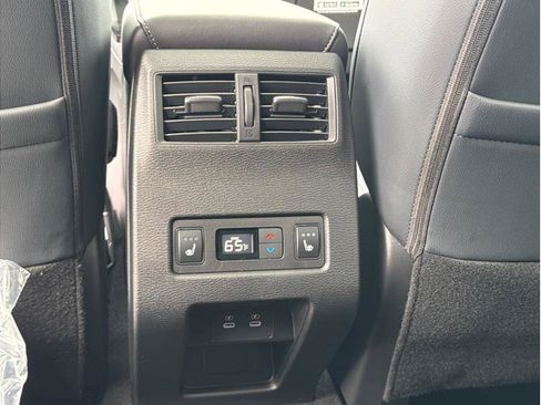 Used 2025 Mitsubishi Outlander SEL image 22