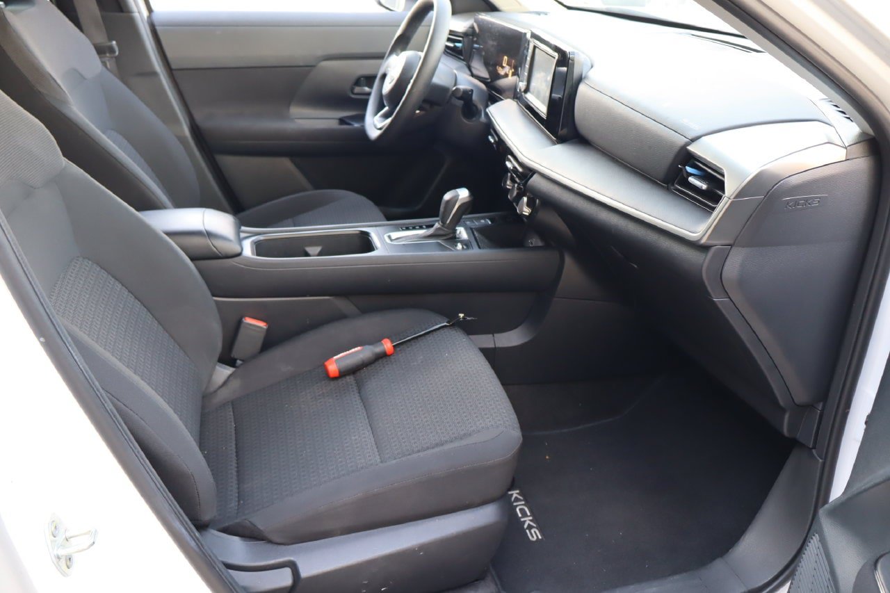 Used 2025 Nissan Kicks S FWD image 15