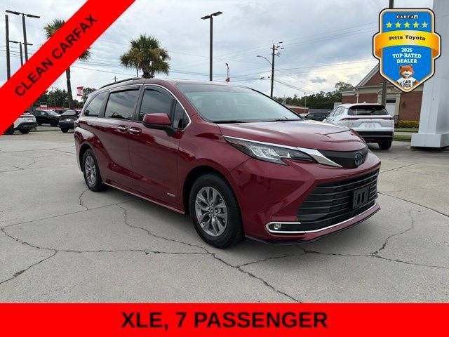 Used 2021 Toyota Sienna XLE FWD image 3