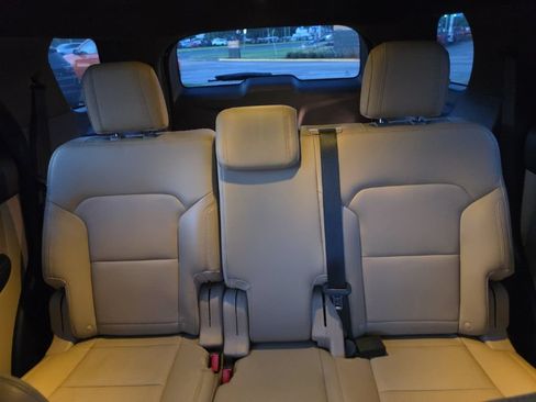 Used 2016 Ford Explorer XLT w/ Equipment Group 202A AWD/4WD image 26