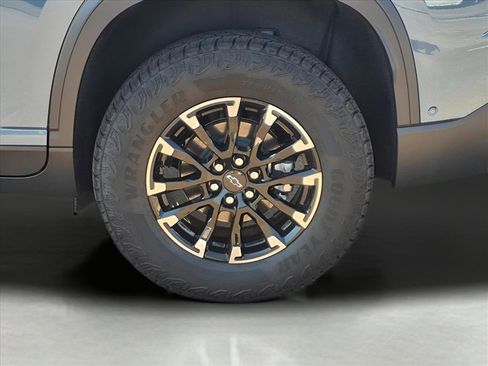 Used 2025 Chevrolet Traverse Z71 w/ Enhanced Driving Package image 10