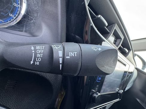 Used 2017 Toyota Corolla SE w/ Carpet Mat Package (TMS) image 13