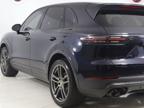 Used 2023 Porsche Cayenne Platinum Edition AWD/4WD image 24