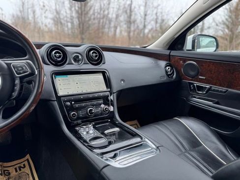 Used 2019 Jaguar XJ R-Sport image 5