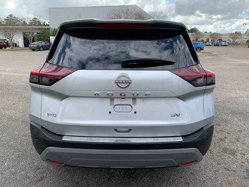 Used 2023 Nissan Rogue SV image 6