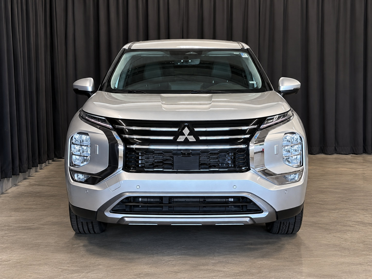 Used 2025 Mitsubishi Outlander SE AWD/4WD image 5