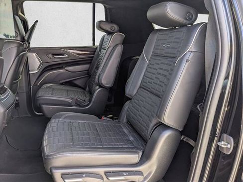 Used 2022 Cadillac Escalade ESV Sport Platinum w/ LPO, ONYX Package AWD/4WD image 15