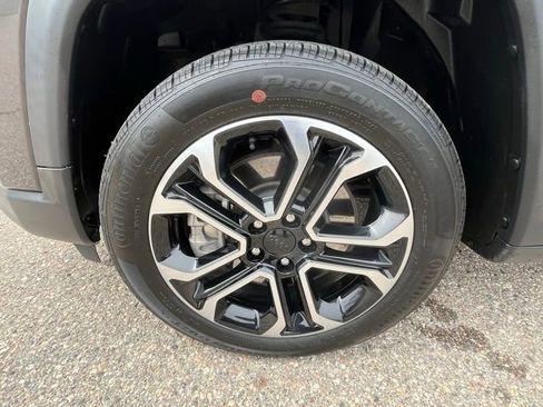 Used 2024 Jeep Compass Limited image 9