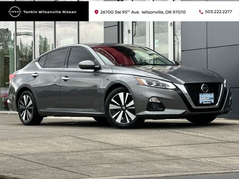 Used 2019 Nissan Altima 2.5 SV image 1