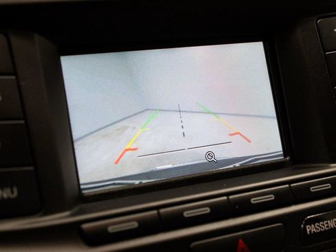 Used 2018 Ford Explorer FWD image 2