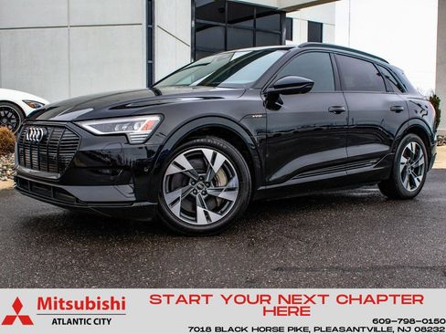 Used 2022 Audi e-tron Premium w/ Convenience Plus Package image 1