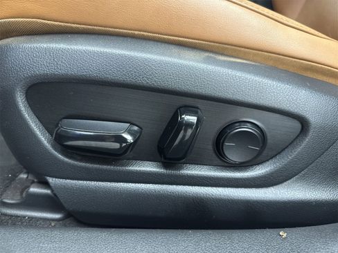 Used 2019 Lexus UX 200 w/ Premium Package image 17