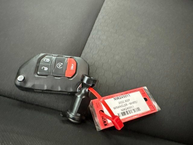 Used 2022 Jeep Wrangler Unlimited Rubicon w/ LED Lighting Group AWD/4WD image 29