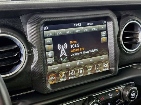 Used 2019 Jeep Wrangler Unlimited Sahara w/ Uconnect 4C Nav & Sound Group AWD/4WD image 15
