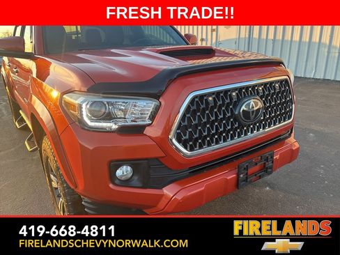 Used 2018 Toyota Tacoma TRD Sport image 15