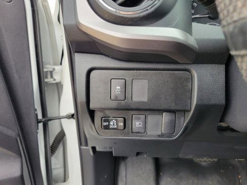 Used 2020 Toyota Tacoma SR5 image 18