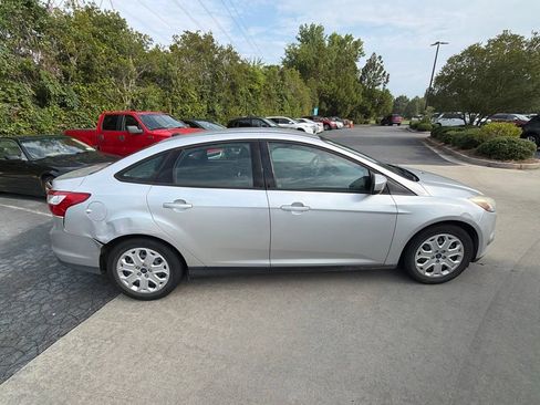 Used 2012 Ford Focus SE FWD image 2