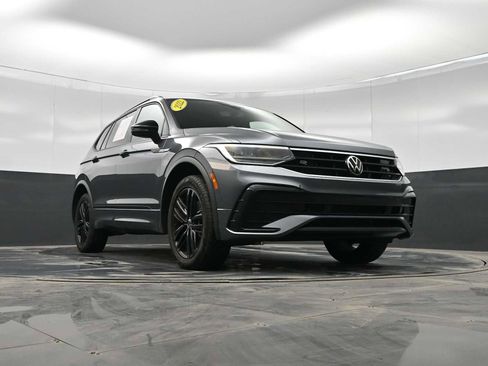 Used 2022 Volkswagen Tiguan SE R-Line image 29