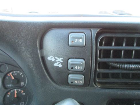 Used 2003 Chevrolet Blazer LS w/ Preferred Equipment Group AWD/4WD image 34