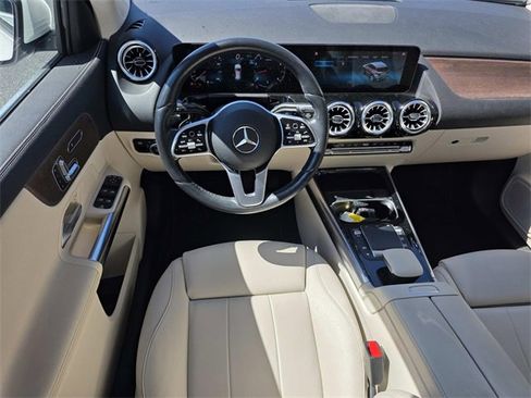 Certified 2022 Mercedes-Benz GLA 250 4MATIC image 9