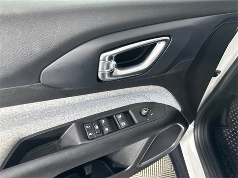 Certified 2022 Jeep Compass Latitude w/ Convenience Group image 21