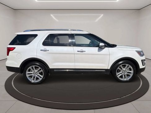 Used 2016 Ford Explorer Limited w/ Equipment Group 301A FWD image 4