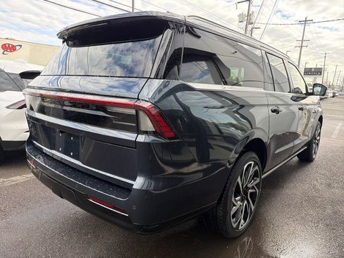 New 2026 Lincoln Navigator L Reserve AWD/4WD image 3