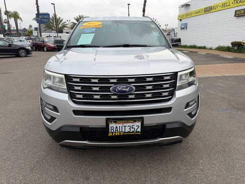 Used 2017 Ford Explorer XLT w/ Equipment Group 202A image 8
