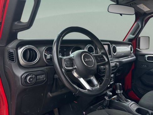 Used 2019 Jeep Wrangler Unlimited Sahara image 24