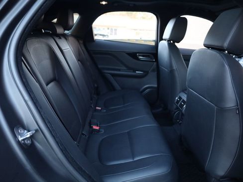 Used 2018 Jaguar F-PACE Premium image 22