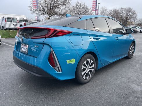 Used 2022 Toyota Prius Prime XLE image 2