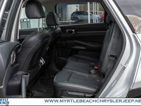 Used 2021 Kia Sorento S w/ Panoramic Sunroof Package image 14