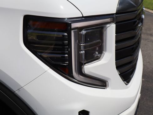 Used 2023 GMC Sierra 1500 AT4 w/ AT4 Premium Package AWD/4WD image 13