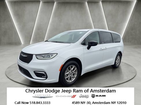 Used 2024 Chrysler Pacifica Touring-L FWD image 1