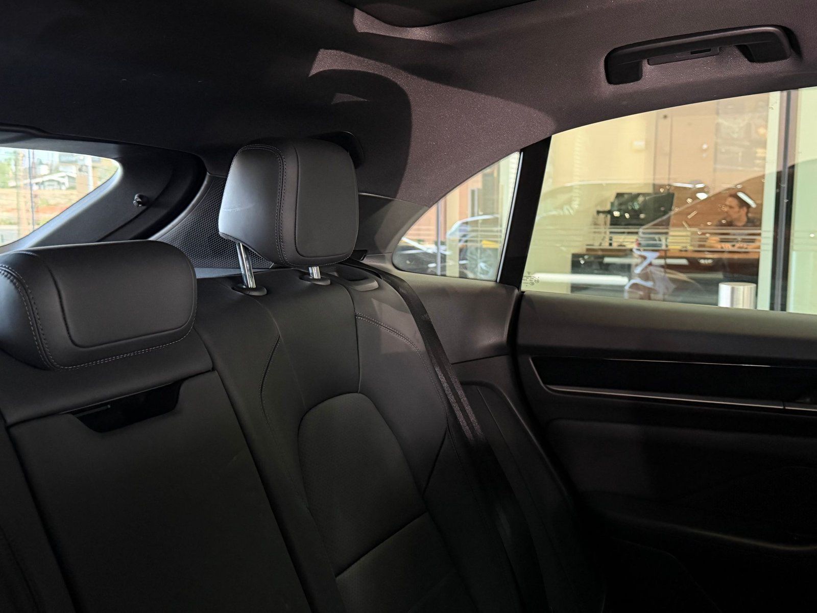 Certified 2025 Porsche Macan Electric RWD image 15