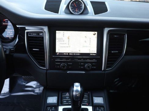 Used 2016 Porsche Macan S image 36