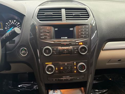 Used 2018 Ford Explorer XLT FWD image 27