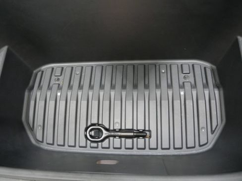 Used 2021 Tesla Model Y Long Range AWD/4WD image 24