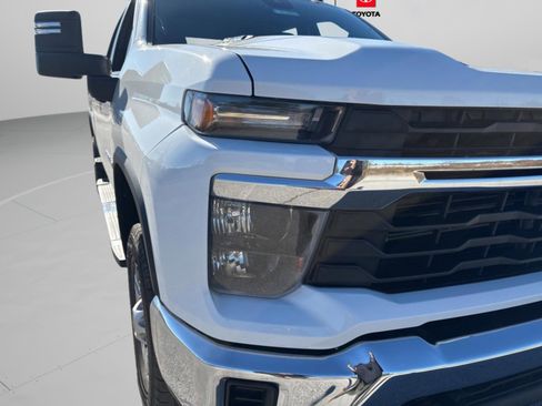 Used 2024 Chevrolet Silverado 2500 LT image 46