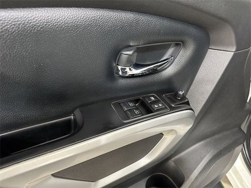 Used 2017 Nissan Titan SV image 20