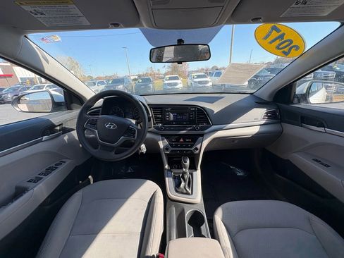 Used 2017 Hyundai Elantra SE w/ Cargo Package image 12